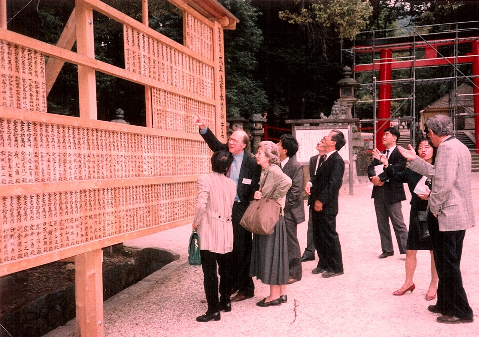 Bernd von Droste bei einer Delegationsführung in Nara, Japan